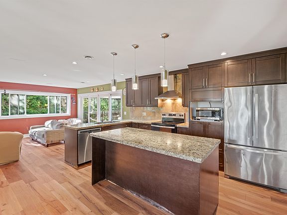 2nd image of 1329 Appin Rd