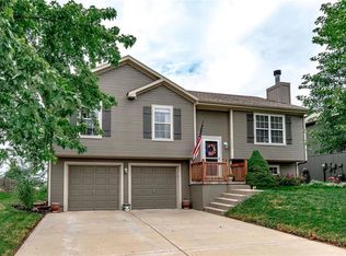 9200 NE Pawpaw Dr, Kansas City, MO 64157
