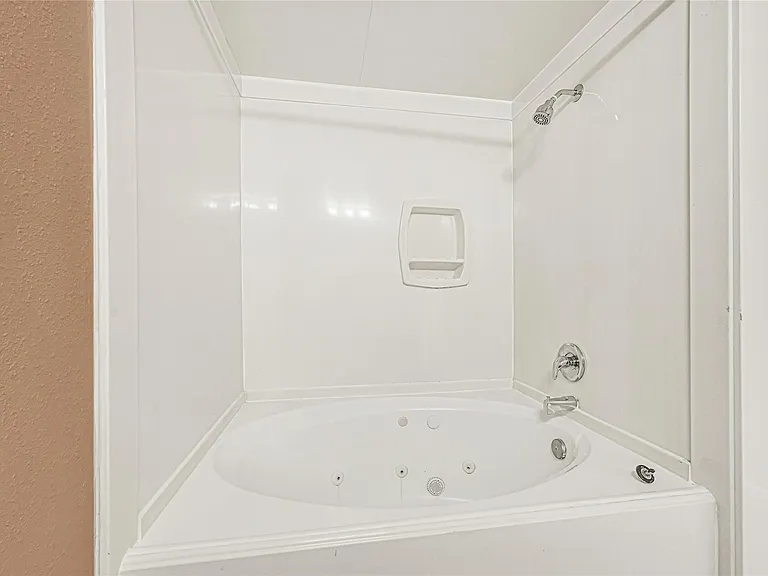 7323 Log View Dr — Photo 12