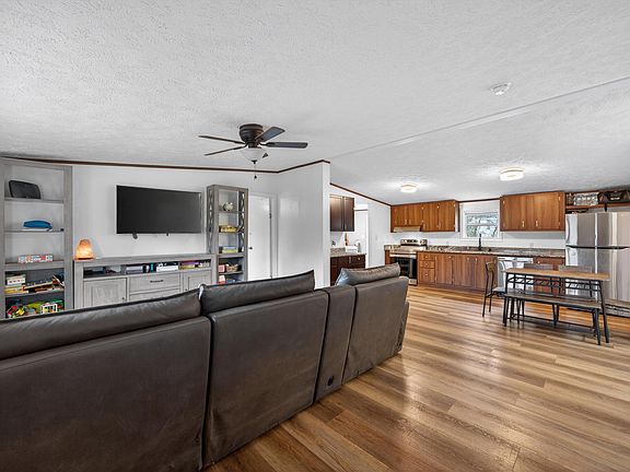 3rd image of 240 Hawks Way