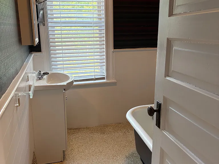 642 Richmond St #UPPER — Photo 7