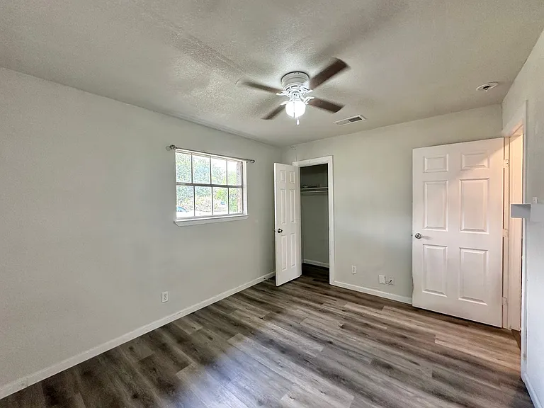 1410 Hammond Dr — Photo 15
