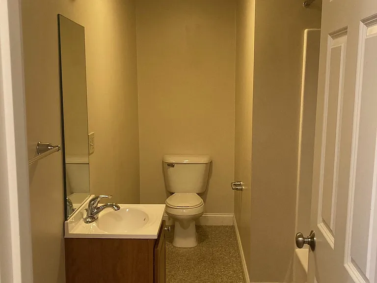 4-64 W Hollis St #4 — Photo 3