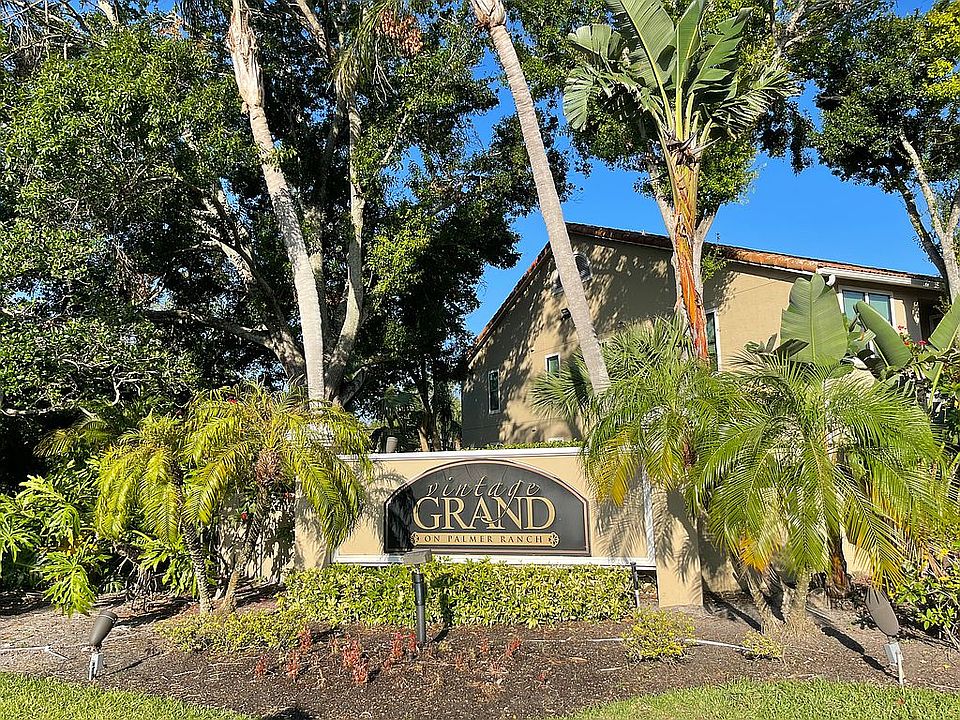 Vintage Grand Lush Entrance