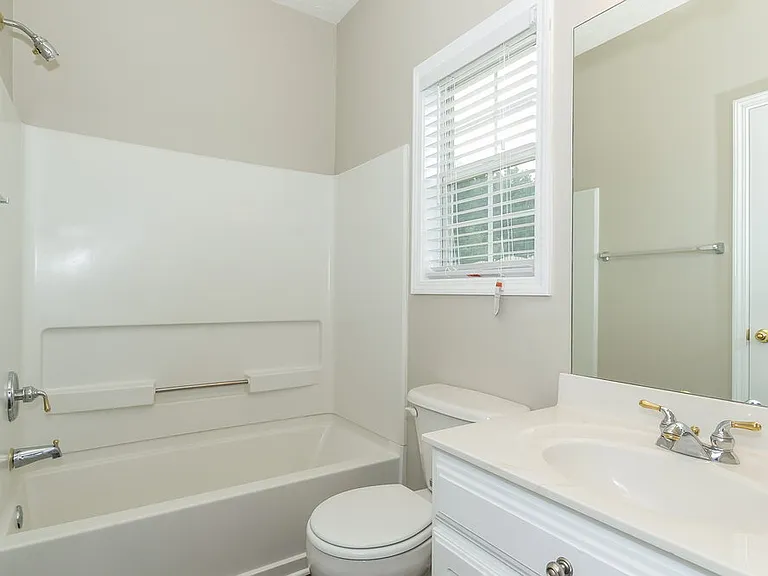 370 Whitney Ln — Photo 13