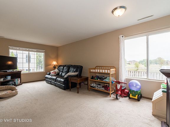 2nd image of 611 E Victoria Cir