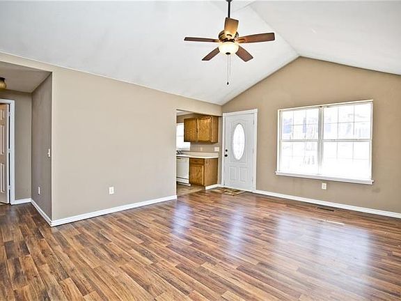 5th image of 708 W Whillock St