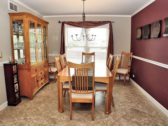 5th image of 1905 Bridlewood Dr