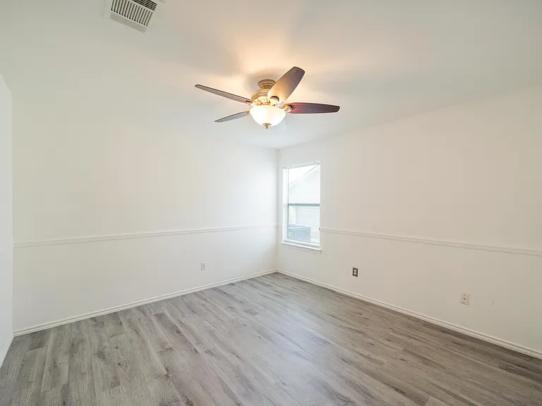 314 Phillips St — Photo 17