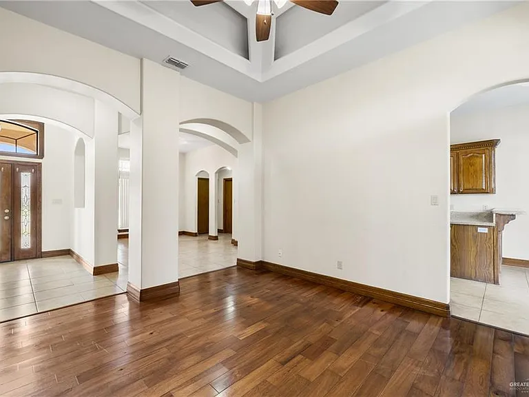 801 New Orleans Cir — Photo 2