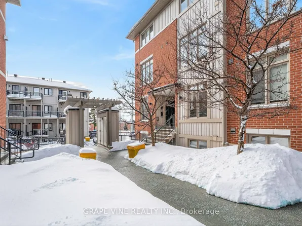 795 Montreal Rd #4, Ottawa, ON K1K 0S9