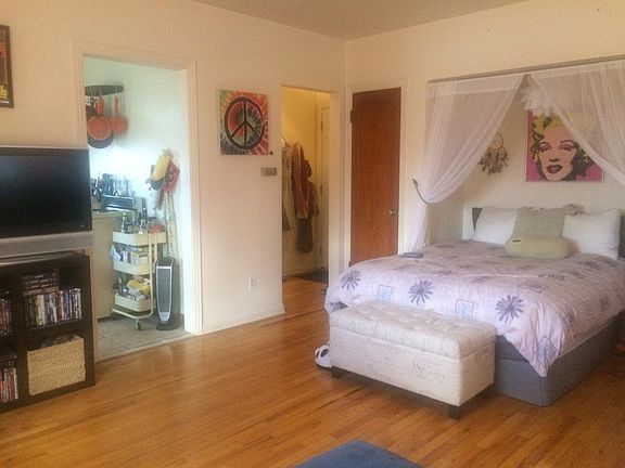 Hardwood Floors-ROOMY