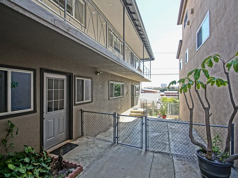 330 Bungalow Dr — Photo 3
