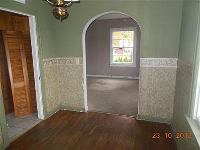 5th image of 217 E Van Cleve St