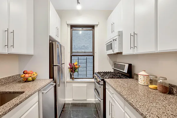 Sold by Nest Seekers International | media 12