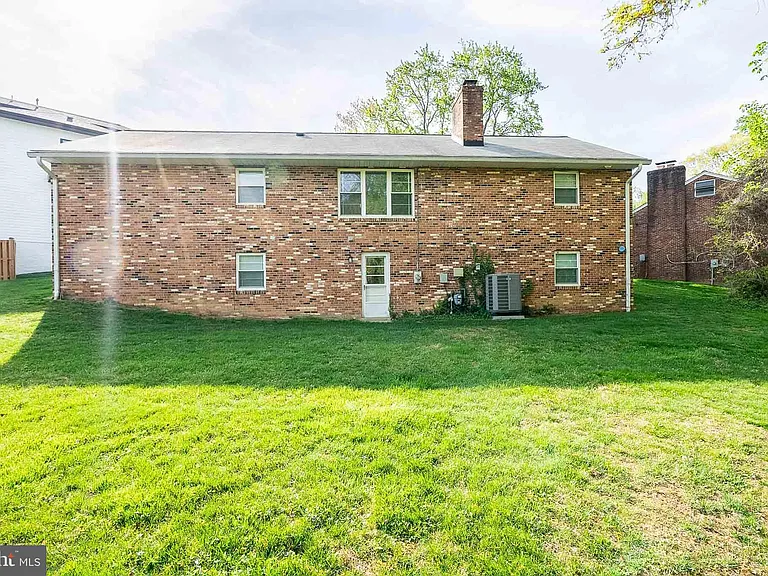 6608 Fairlawn Dr — Photo 32
