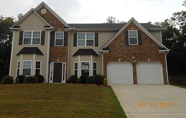 Big two story newer construction. 4 or 5 bedroom with 4 baths. New carpet and paint throughout