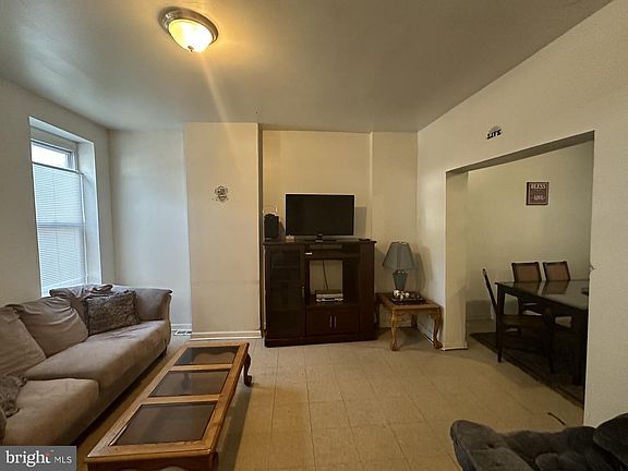 4th image of 3926 Ridgewood Ave