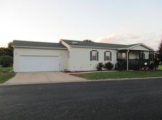 894 Meadowlark Cir, Sandwich, IL 60548