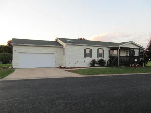 894 Meadowlark Cir, Sandwich, IL 60548