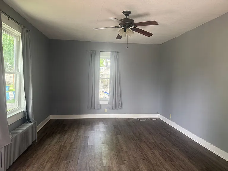 1135 Summit St — Photo 3