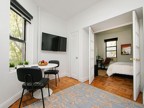 3rd image of 715 E 5th St APT 1B