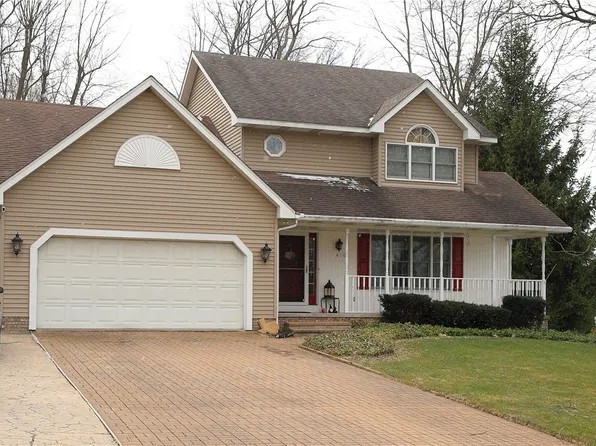 4101 Maple Grove Dr, Erie, PA 16510