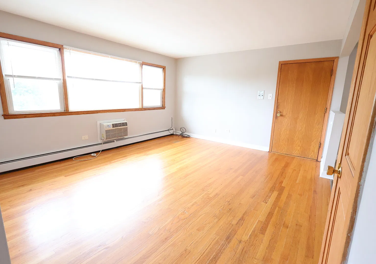 2 bed, 950 sqft, $1,600 — Photo 4