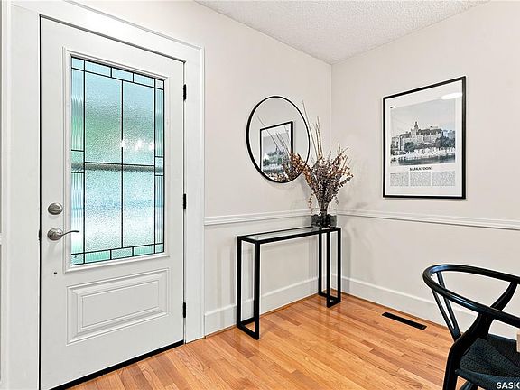 5th image of 1607 Alexandra AVENUE