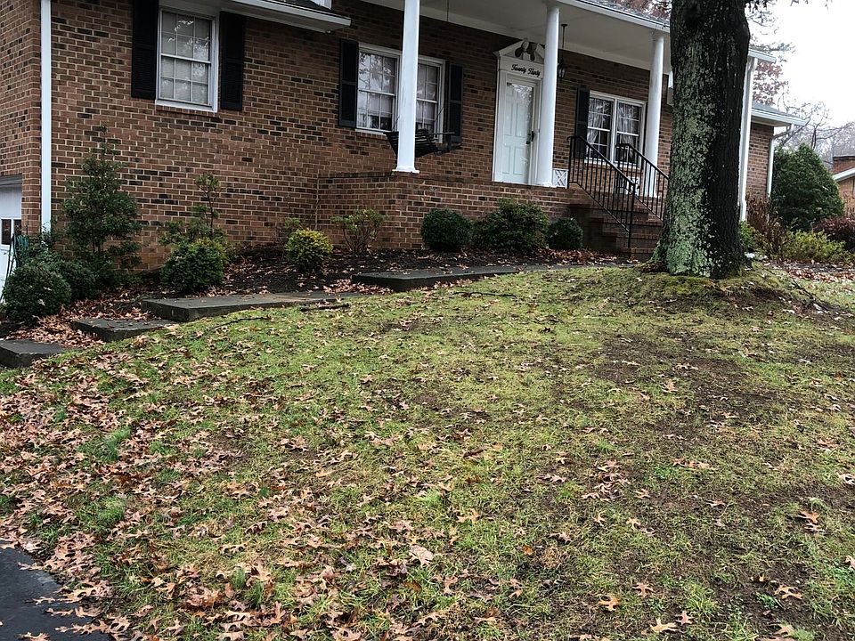 1st image of 2030 Surrey Ln