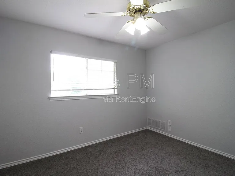 8435 Creekside Cir — Photo 11