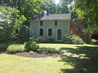 35 Pelham Rd, Amherst, MA 01002