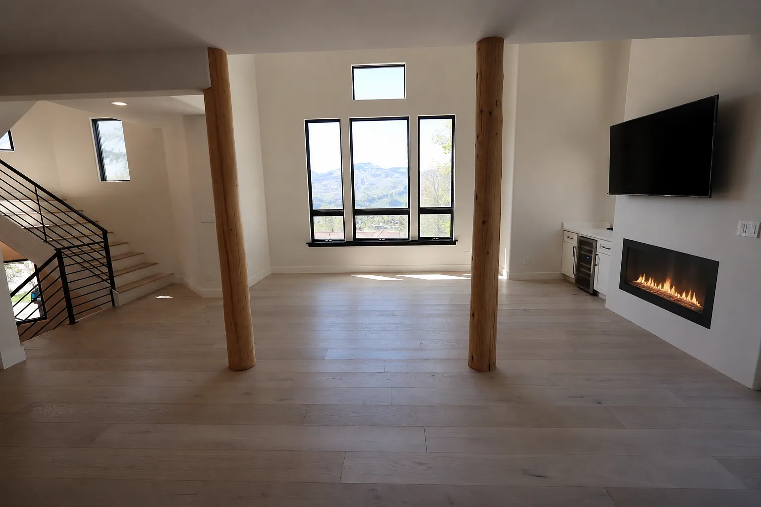 5164 Longsun Ln — Photo 3