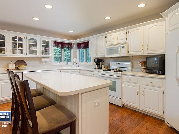 Snack Bar & Recessed Lighting