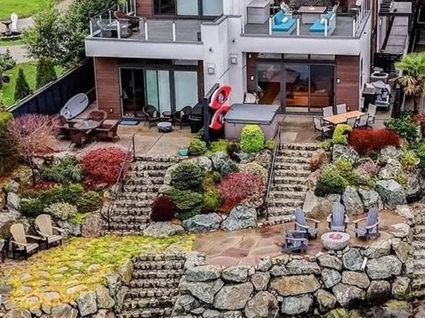 10303 Resthaven Dr, Sidney, BC V8L 3H2