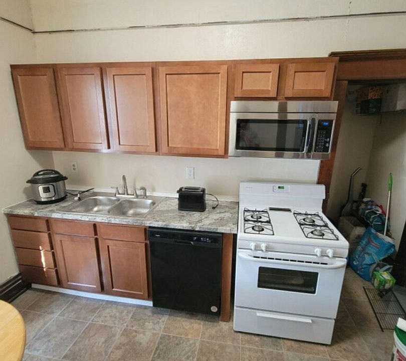 2nd image of 196 E 13th Ave APT 1