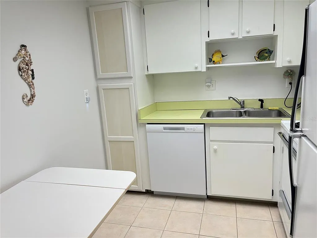 1 bed, 1.5 bath, 633 sqft, $1,900 — Photo 2