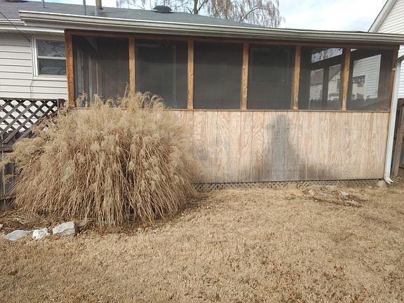 3rd image of 6310 Famous Ave