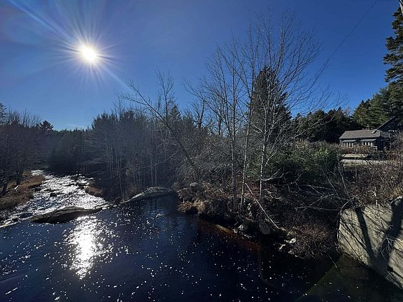 3rd image of 425 Saco Road