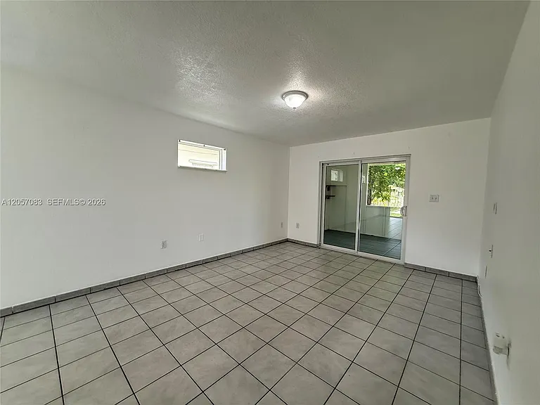 7550 NW 2nd Ter #7750 — Photo 4
