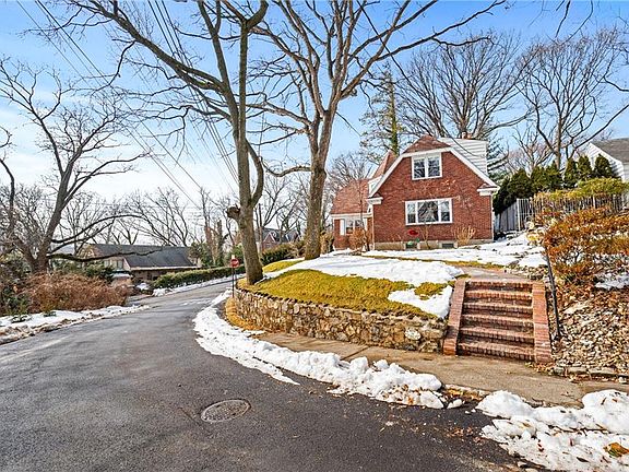 4th image of 34 Holsman Rd