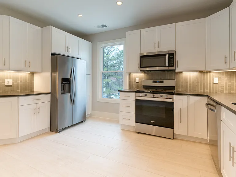1544 Court Ave #3 — Photo 12