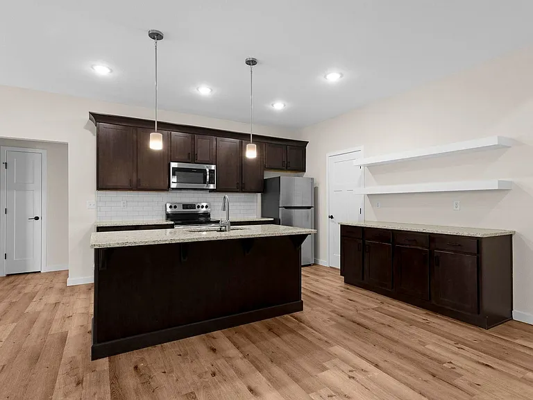 4207 E Eastmoor Dr — Photo 9