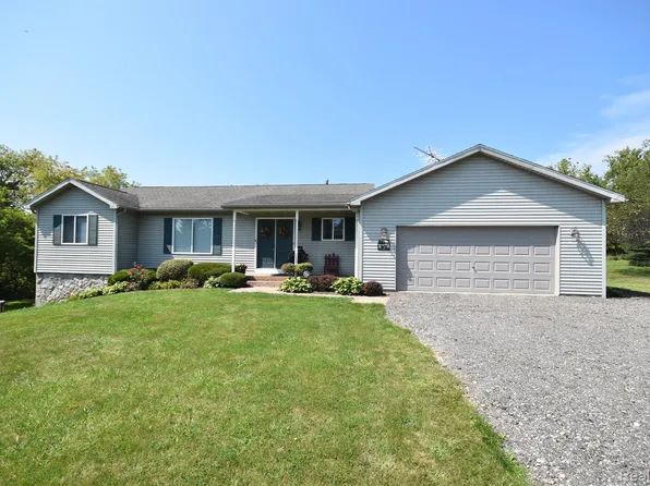 4945 N Latson Rd, Howell, MI 48855