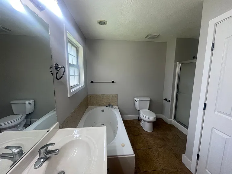 772 E Weller Ct — Photo 7