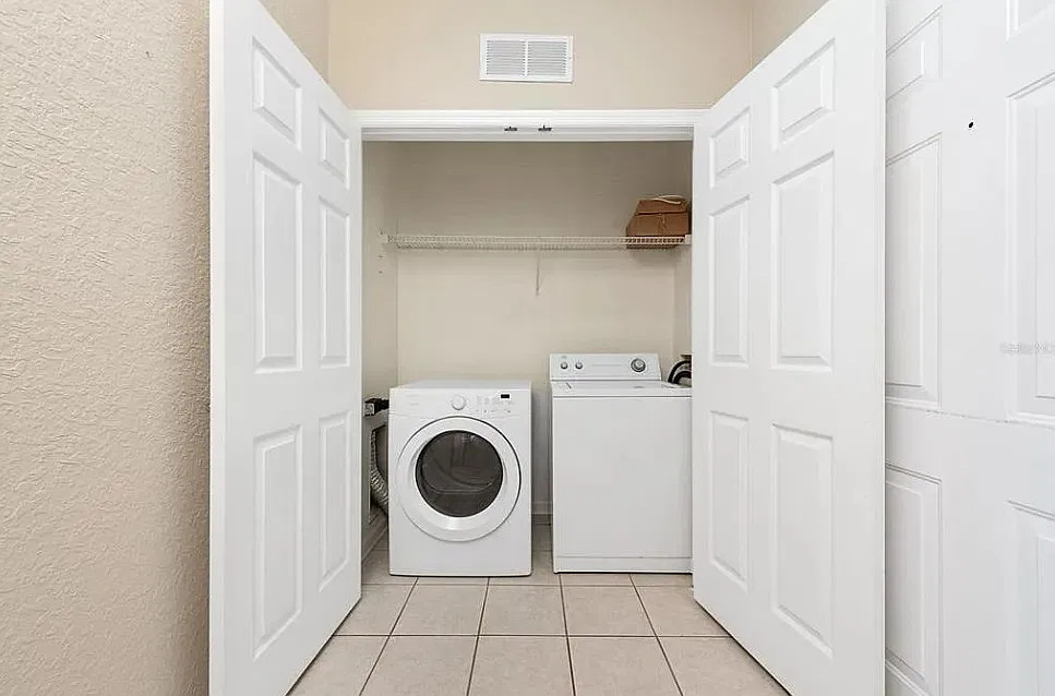 2 bed, 800 sqft, $1,573 — Photo 2
