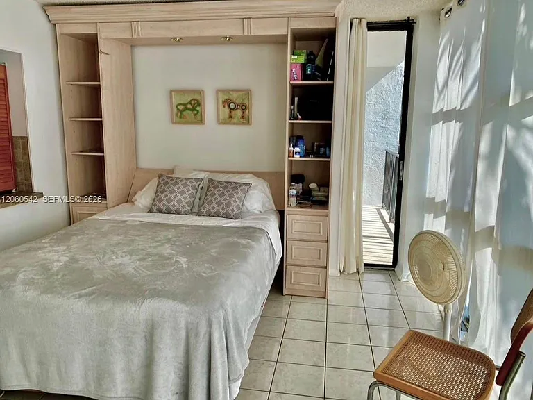 800 Parkview Dr #222 — Photo 5