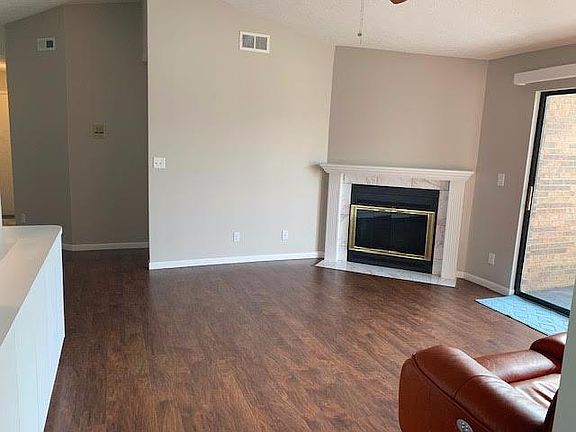 2nd image of 5987-9 Meadowcreek Dr #5987
