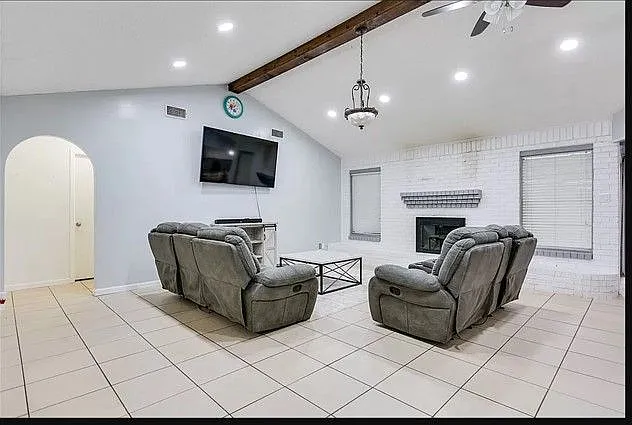 3814 Butterfield Rd — Photo 6