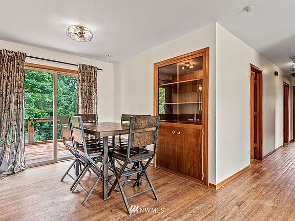 5th image of 406 Barr Dr